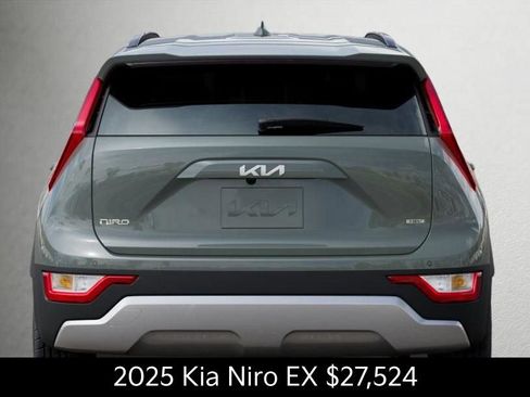 Used 2025 Kia Niro EX FWD image 13