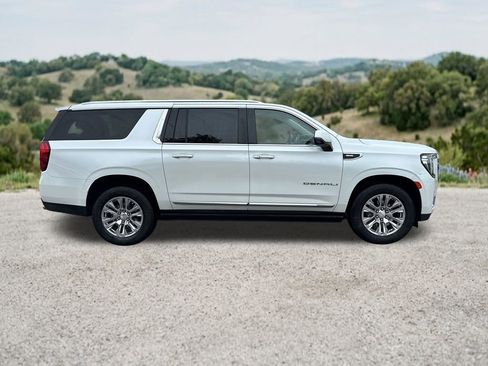 Used 2023 GMC Yukon XL Denali AWD/4WD image 12
