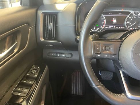 Used 2023 Nissan Pathfinder SL FWD image 12
