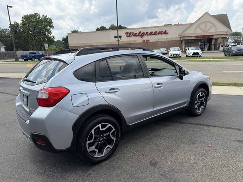 Used 2017 Subaru Crosstrek 2.0i Premium w/ Moonroof Package AWD/4WD image 5