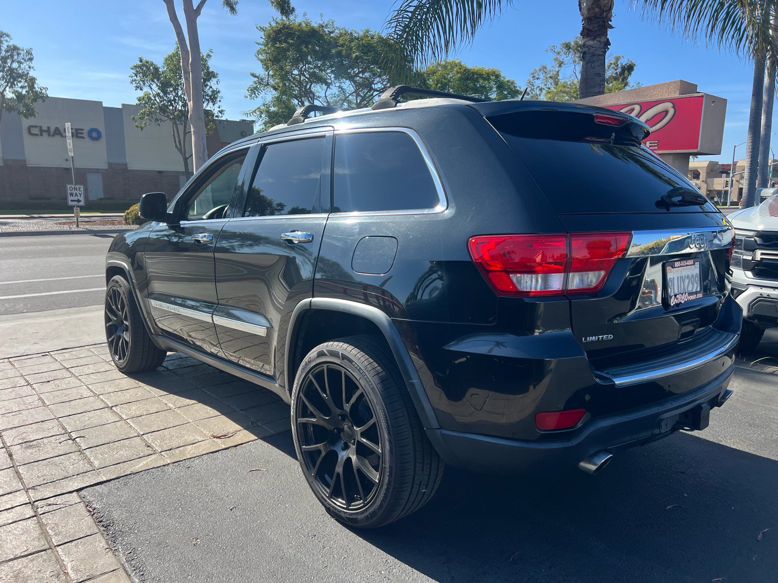 Used 2013 Jeep Grand Cherokee Limited w/ Luxury Group II RWD image 5
