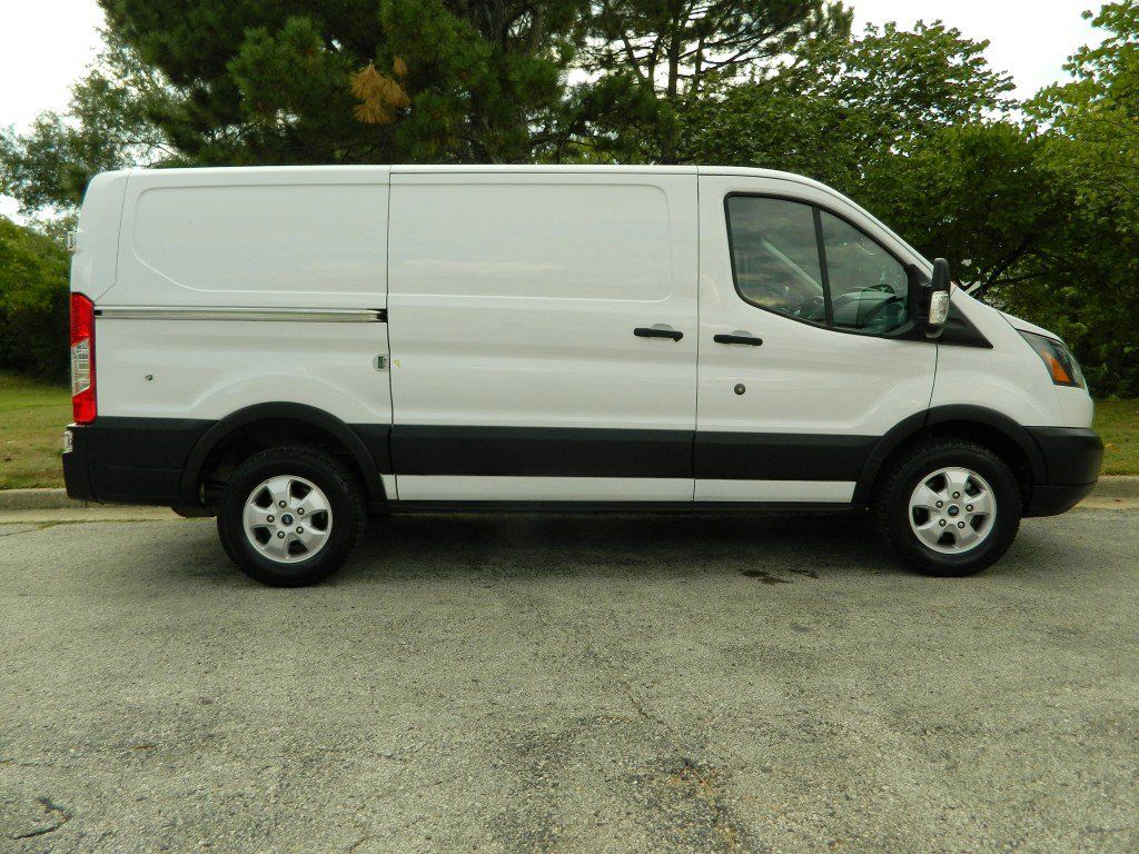 Used 2019 Ford Transit 250 130 Low Roof RWD image 5