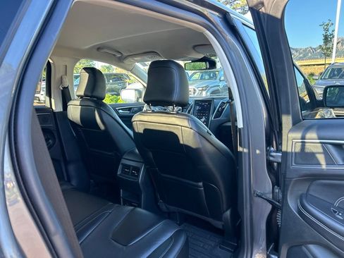 Used 2022 Ford Edge Titanium AWD/4WD image 14