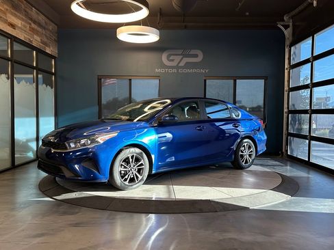 Used 2023 Kia Forte LXS FWD image 7