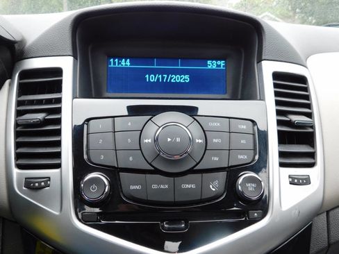 Used 2014 Chevrolet Cruze LS image 10