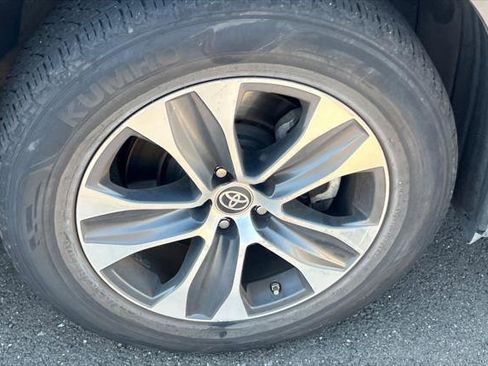 Certified 2022 Toyota Highlander XLE image 12