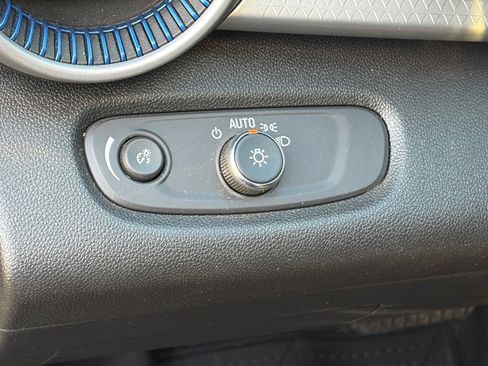 Used 2025 Chevrolet Trax LS w/ LS Convenience Package FWD image 10