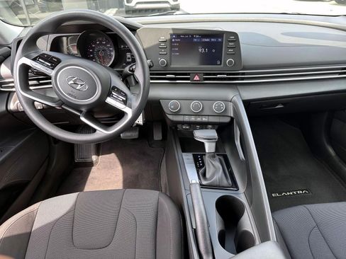Used 2023 Hyundai Elantra SE FWD image 14