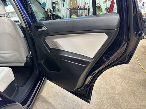 Used 2021 Volkswagen Tiguan SE w/ Panoramic Sunroof Package AWD/4WD image 35