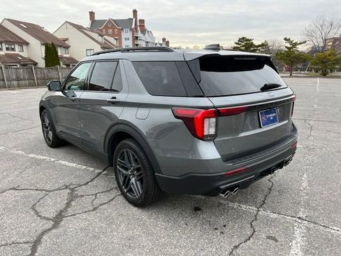 Used 2025 Ford Explorer ST image 7