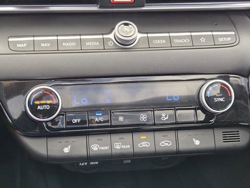 Certified 2025 Hyundai Elantra SEL image 24