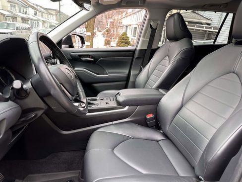 Certified 2021 Toyota Highlander XLE image 16