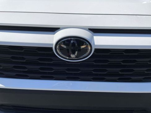 Used 2021 Toyota RAV4 LE FWD image 6