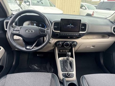 Used 2023 Hyundai Venue Limited image 14