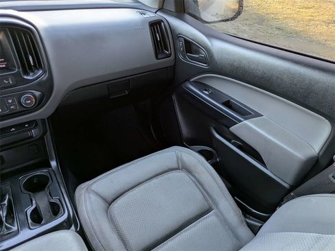 Used 2020 Chevrolet Colorado W/T w/ Custom Special Edition image 17