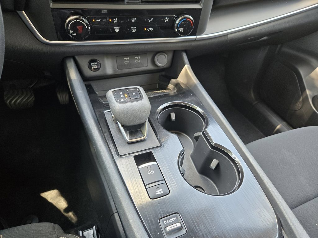 Used 2024 Nissan Rogue S FWD image 17
