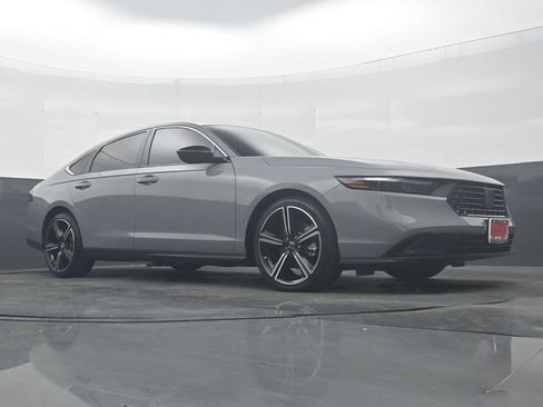 Used 2025 Honda Accord Sport image 27