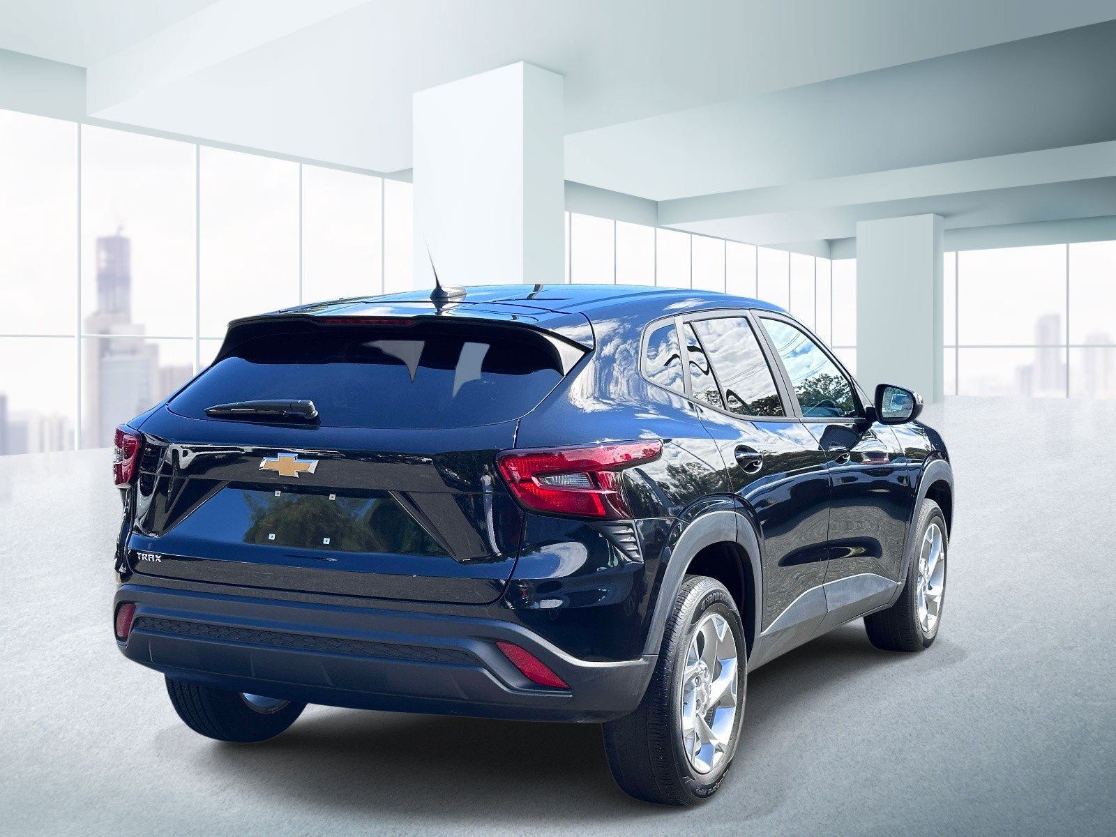 Used 2024 Chevrolet Trax LS w/ LS Convenience Package FWD image 4