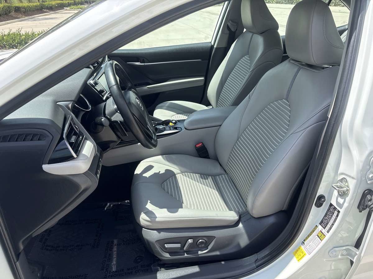 Used 2020 Toyota Camry SE w/ Carpet Mat Package FWD image 21