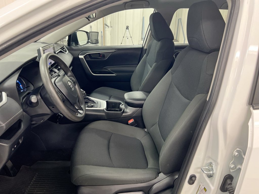 Used 2024 Toyota RAV4 LE AWD/4WD image 19