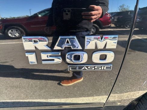 Used 2022 RAM 1500 Classic SLT image 5