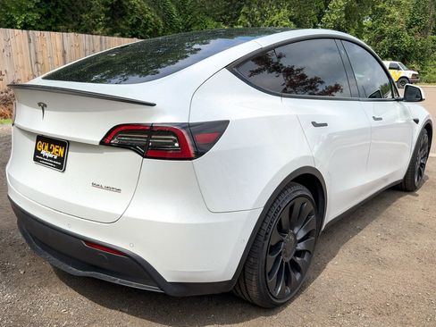 Used 2022 Tesla Model Y Performance AWD/4WD image 9
