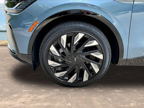 Used 2025 Lincoln Nautilus Reserve AWD/4WD image 34