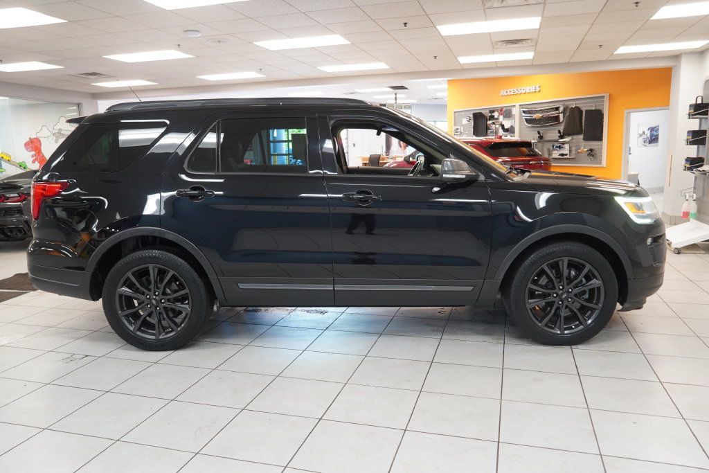 Used 2018 Ford Explorer XLT w/ Equipment Group 202A FWD image 13