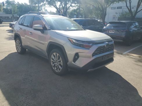 Used 2022 Toyota RAV4 Limited FWD image 9