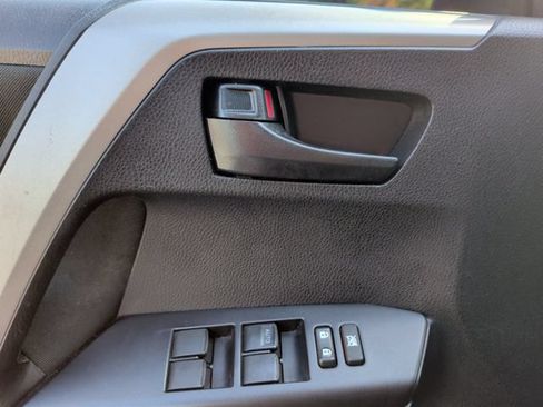 Used 2018 Toyota RAV4 LE FWD image 14