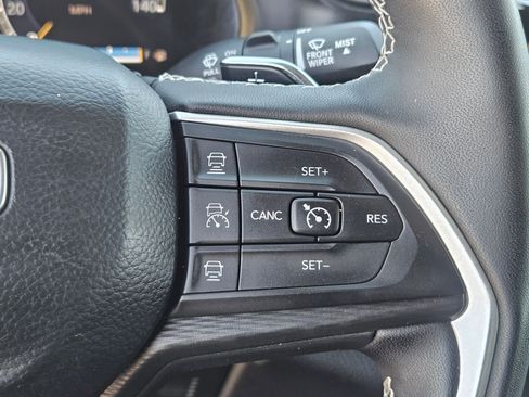 Used 2025 Jeep Grand Cherokee Altitude AWD/4WD image 19