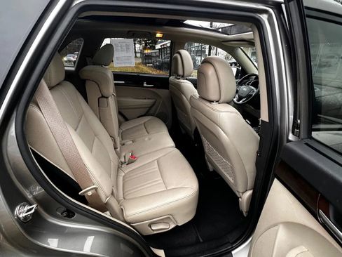 Used 2014 Kia Sorento EX w/ EX V6 Touring Package image 29