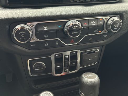 Used 2025 Jeep Gladiator Sport AWD/4WD image 30
