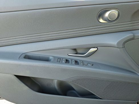 Certified 2025 Hyundai Elantra Sport image 13