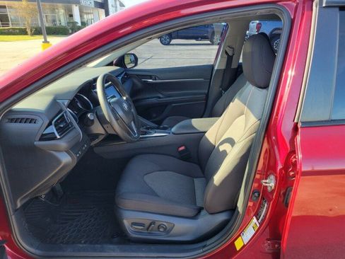 Used 2020 Toyota Camry LE image 10