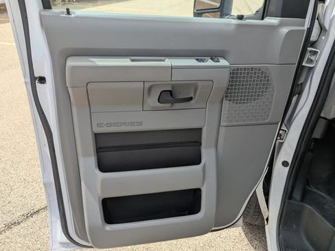 Used 2023 Ford E-450 and Econoline 450 Super Duty RWD image 11