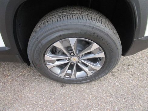 New 2026 Chevrolet Equinox LT w/ Convenience Package II FWD image 14
