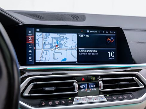 Used 2021 BMW X5 M50i image 25