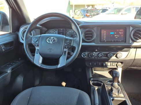 Used 2019 Toyota Tacoma TRD Sport image 8
