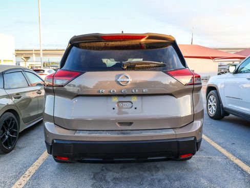 Used 2025 Nissan Rogue SV FWD image 9