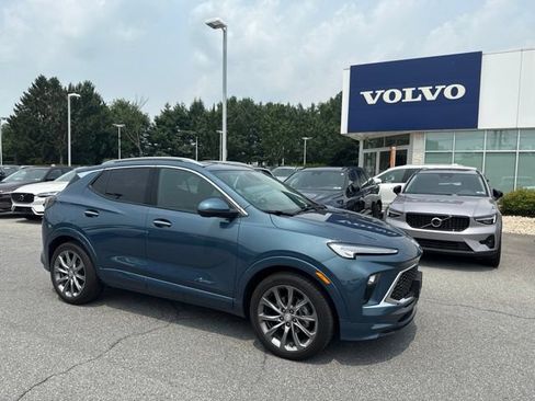 Used 2024 Buick Encore GX Avenir w/ Avenir Technology Package FWD image 2