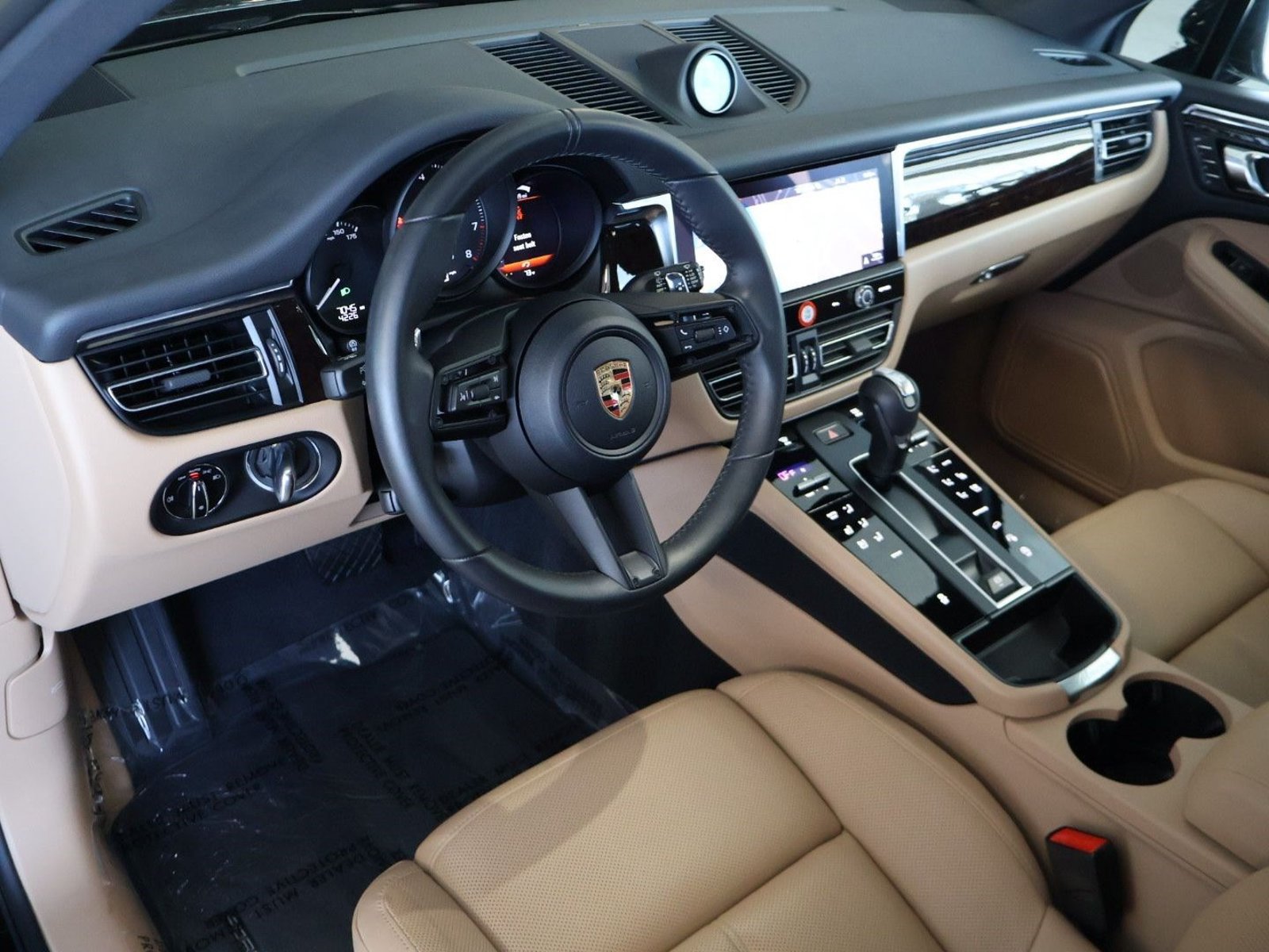Certified 2026 Porsche Macan AWD/4WD image 4