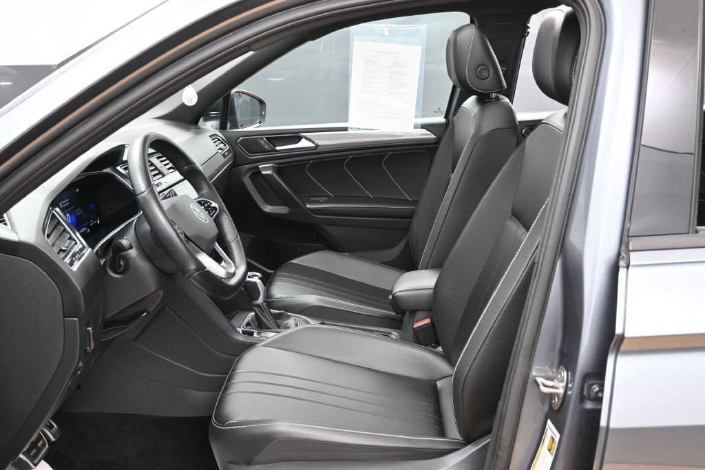 Used 2024 Volkswagen Tiguan SE R-Line AWD/4WD image 12