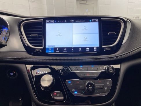 New 2026 Chrysler Pacifica Limited w/ S Appearance Package FWD image 13