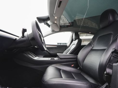 Used 2024 Tesla Model Y Long Range image 27