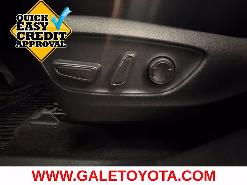 Used 2021 Toyota Highlander XLE AWD/4WD image 19