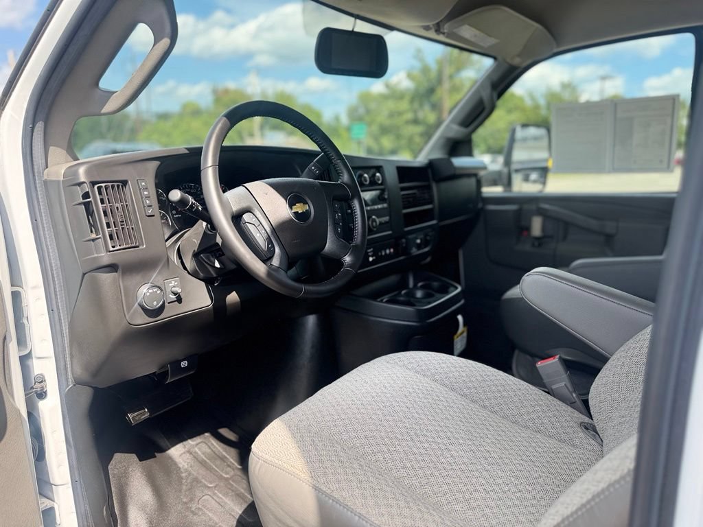 Used 2022 Chevrolet Express 3500 w/ Power Convenience Package RWD image 14