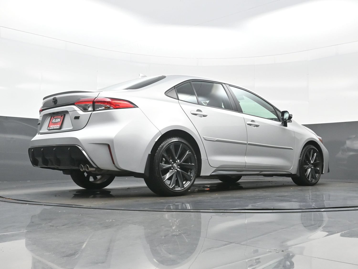 Used 2025 Toyota Corolla SE w/ SE Premium Package FWD image 32