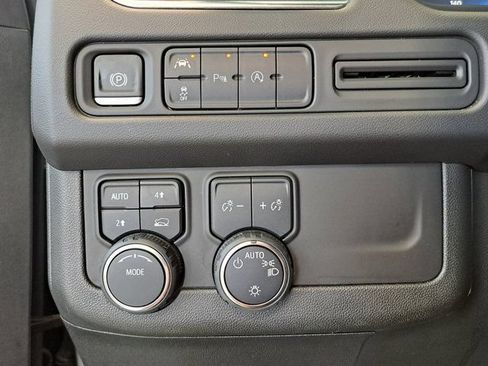 Used 2024 Chevrolet Suburban LT AWD/4WD image 12
