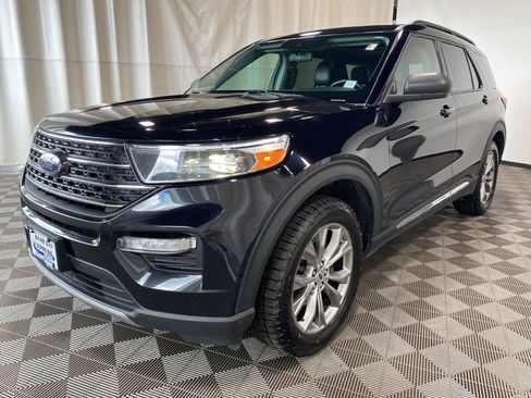 Used 2022 Ford Explorer XLT w/ Equipment Group 202A image 7